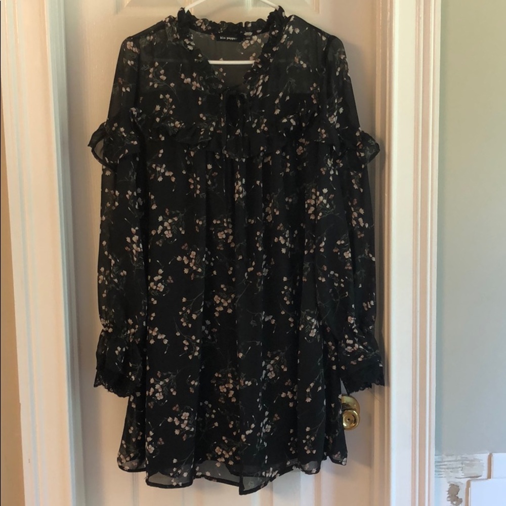 Pretty black floral tunic dress